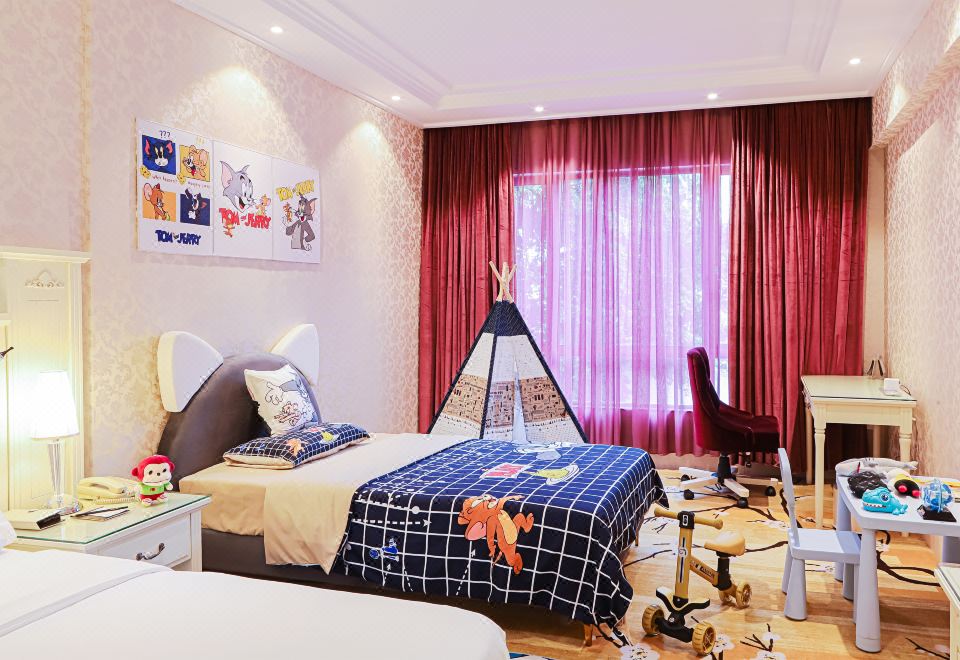 童趣猫和老鼠亲子主题房