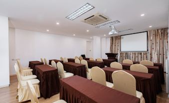 Huahai Hotel (Guilin Convention and Exhibition Center Seven Star Park)