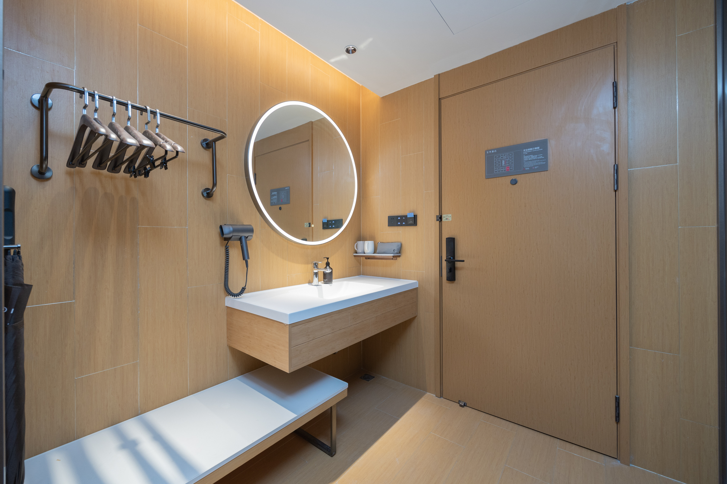 高级大床房（全屋智能-M3记忆枕-小冰箱-暖气开放）