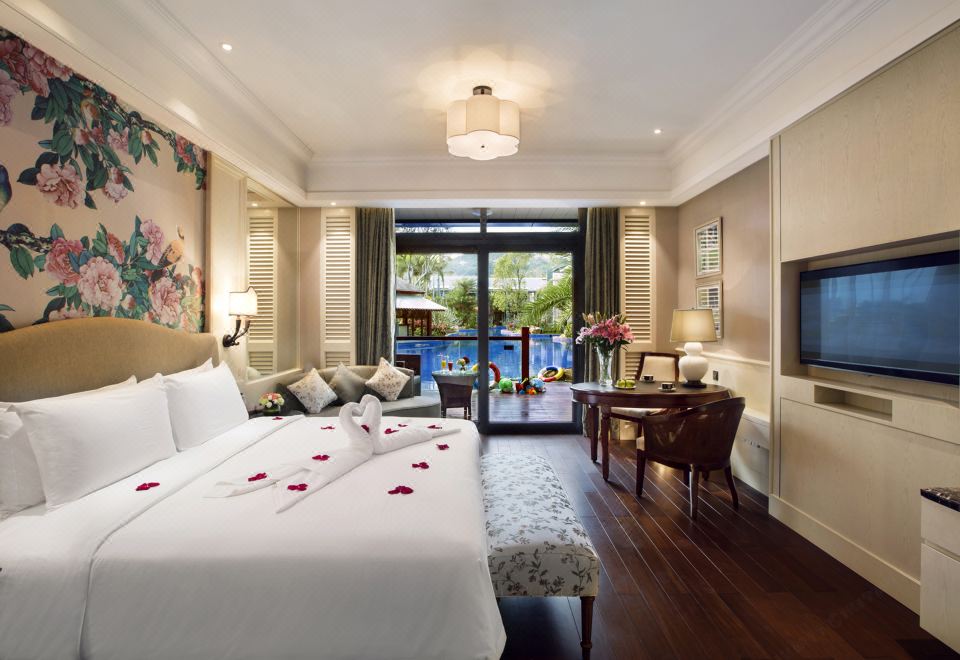 泳池别墅豪华亲水大床房