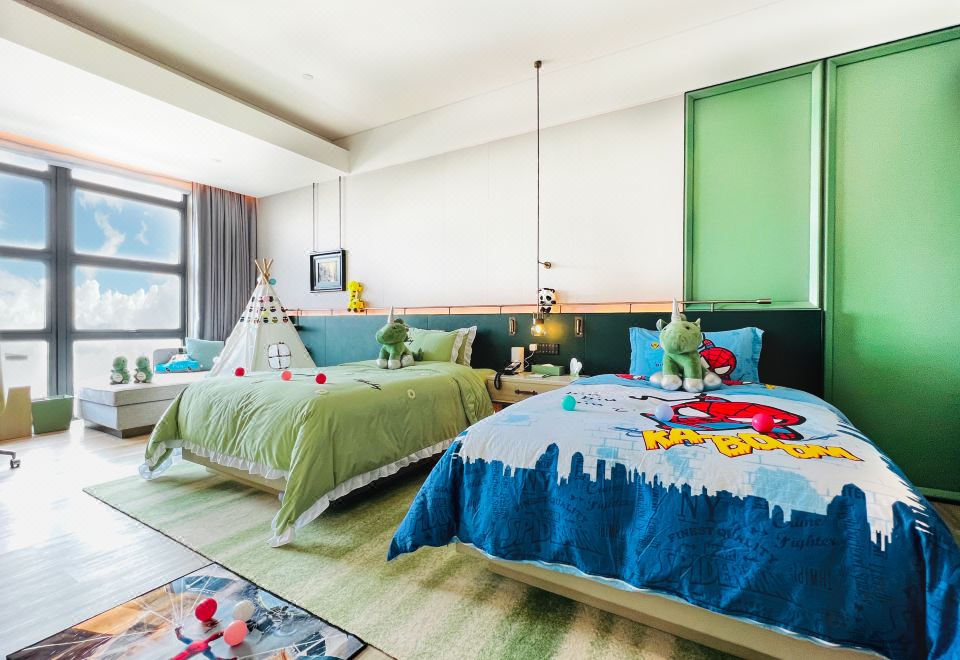 Investon Hotel Shenzhen LonghuaSpider-Man Theme Family Room [Kids Toys + Children Tent]