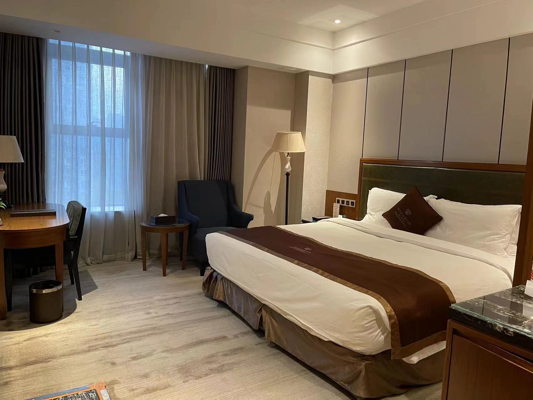 高级大床房（浴缸+智能马桶）