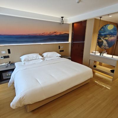 高級大床房 維也納飯店（深圳國際會展中心橋頭地鐵站店）優惠