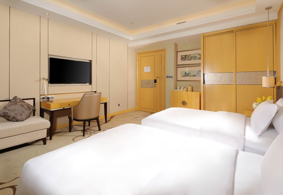 Kingworld Hotel Gui'anDeluxe Room (2 Beds) (Balcony, Soaking Tub) (Building 1)