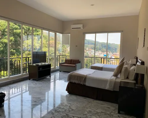 Arainn Bed & Breakfast Tretes Prigen by ecommerceloka Hotels in Prigen