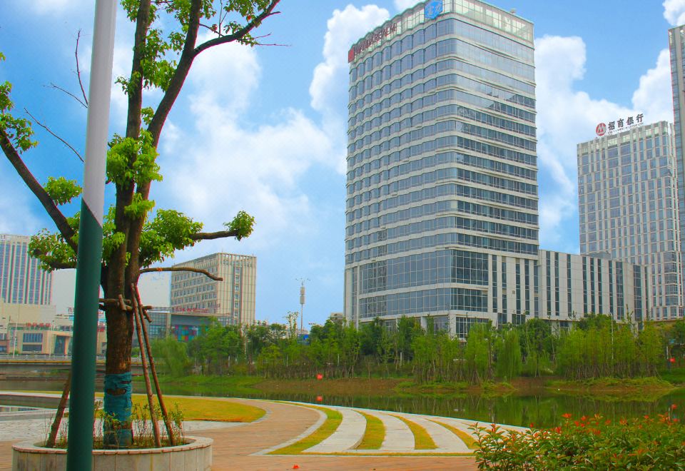 豪华湖景大床房（云栖湖景+斯林百兰床垫+休闲浴缸）