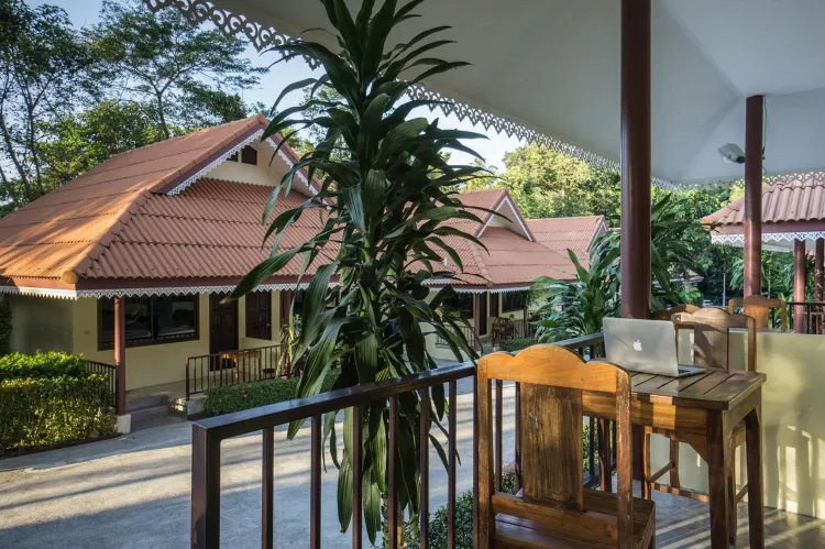 Bungalow with Mountain View