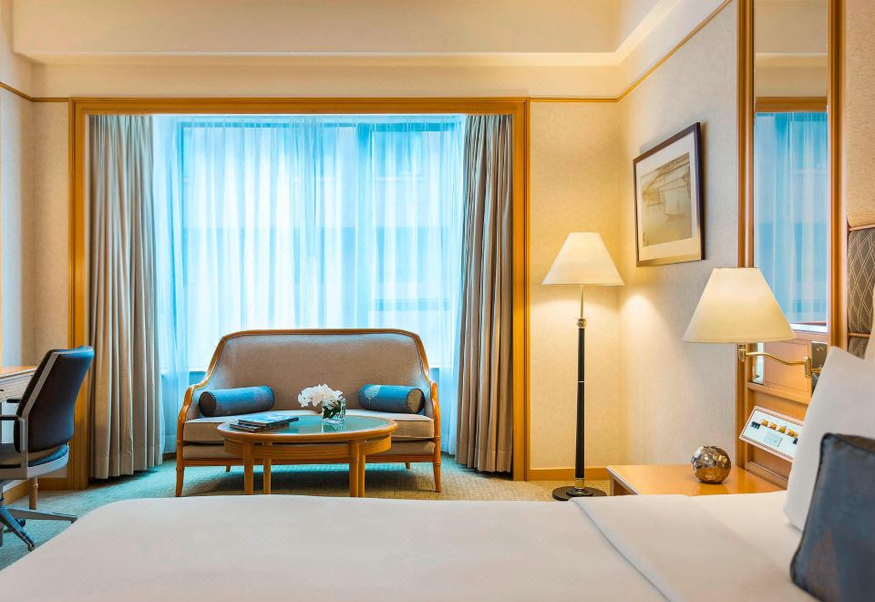 Renaissance Riverside Hotel SaigonR Club Room