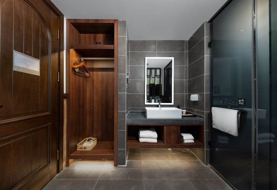 Deluxe Room (Double bed)