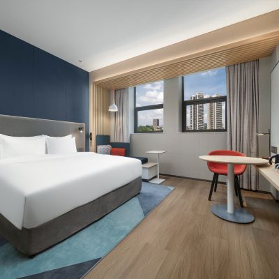 標準大床房 廣州番禺智選假日酒店優惠