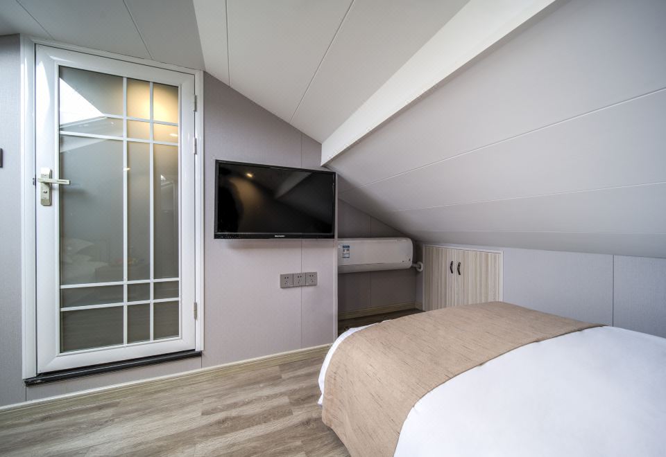 Jiuhuashan Luhuayuan HomestayJinyue Starry Sky Triple Room