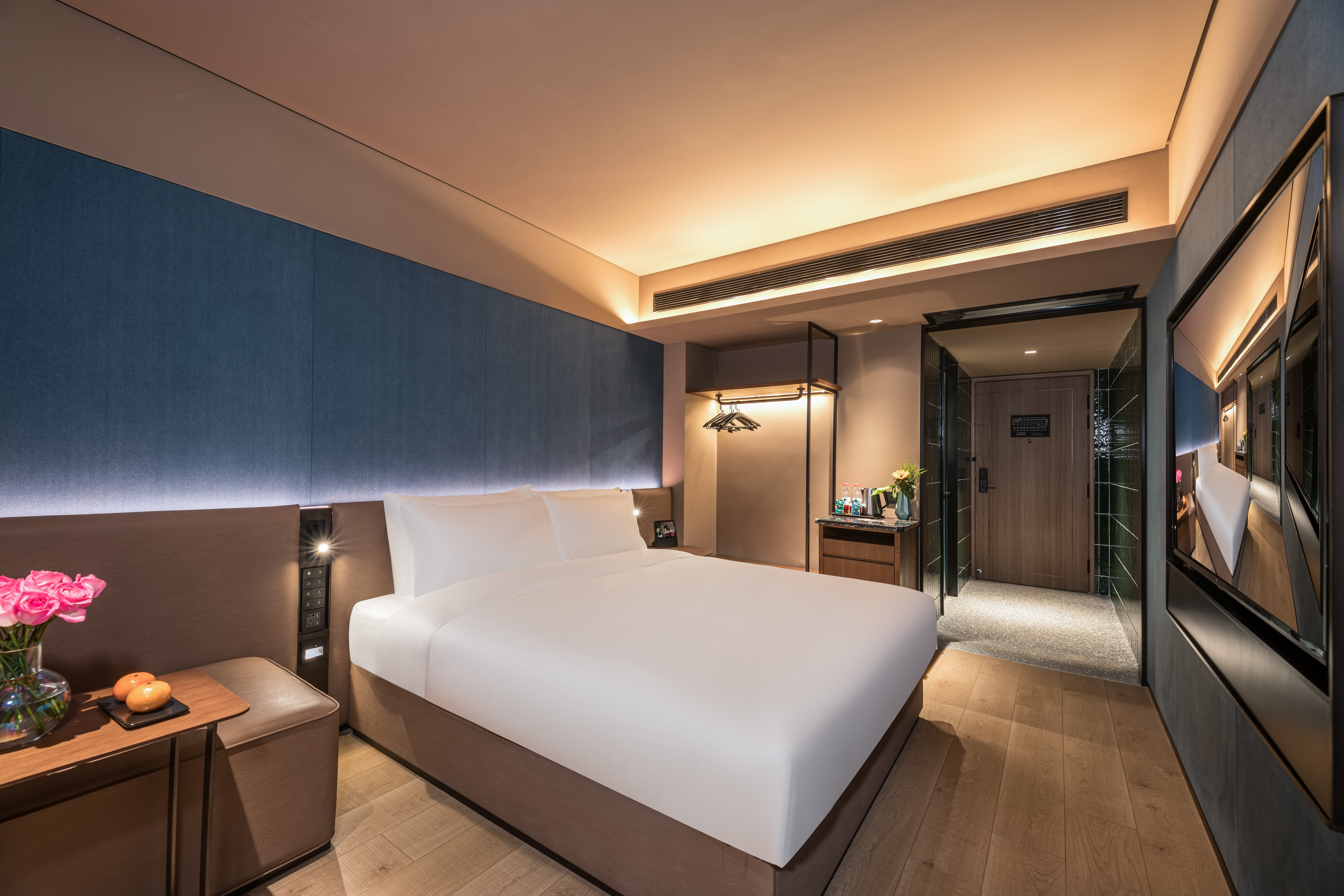 商务大床房（智能客控+KINGKOIL床垫+迷你冰箱）