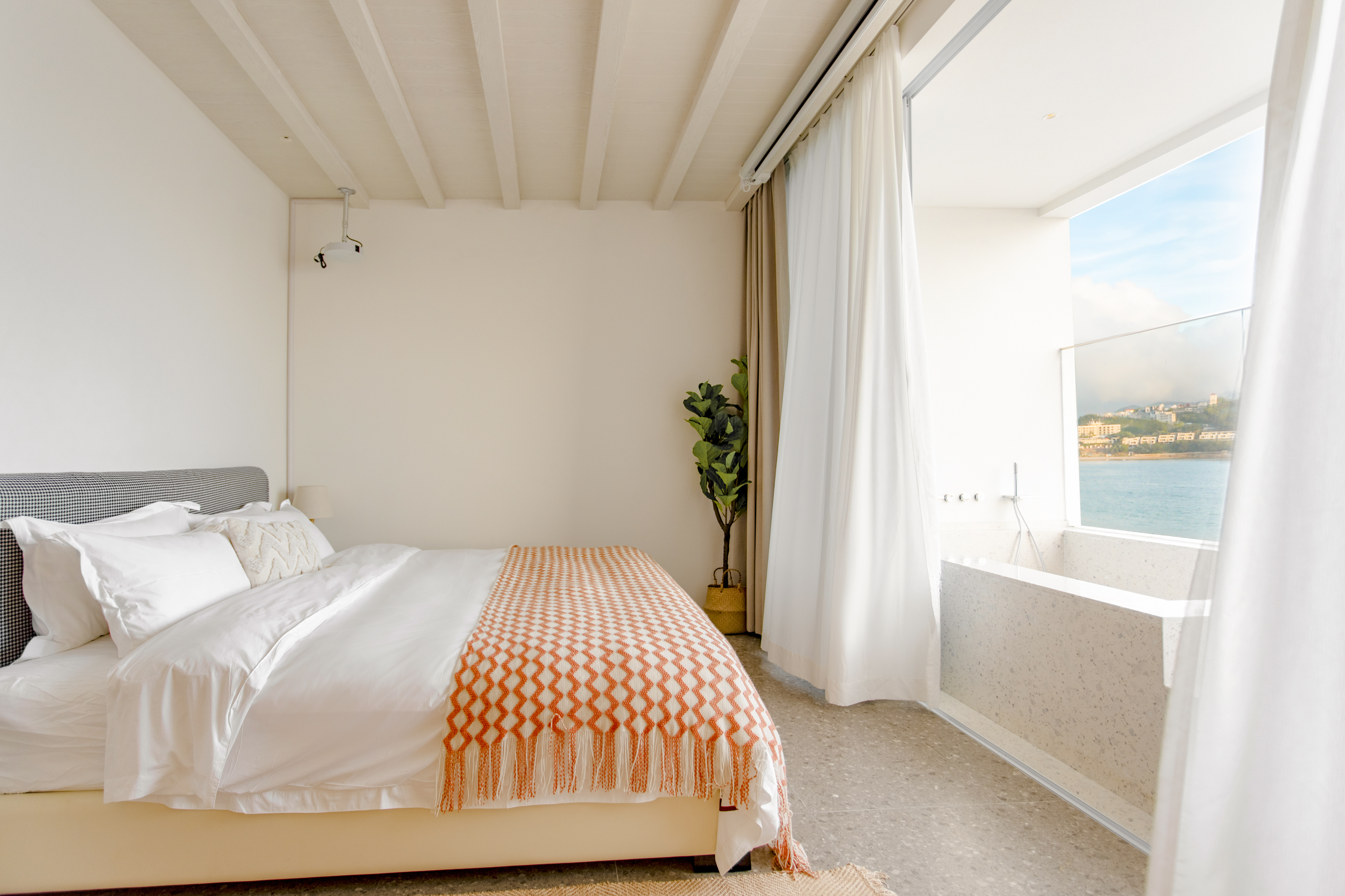 候潮·海景阳台泡池大床房（海景视野无敌+投影+冰箱）