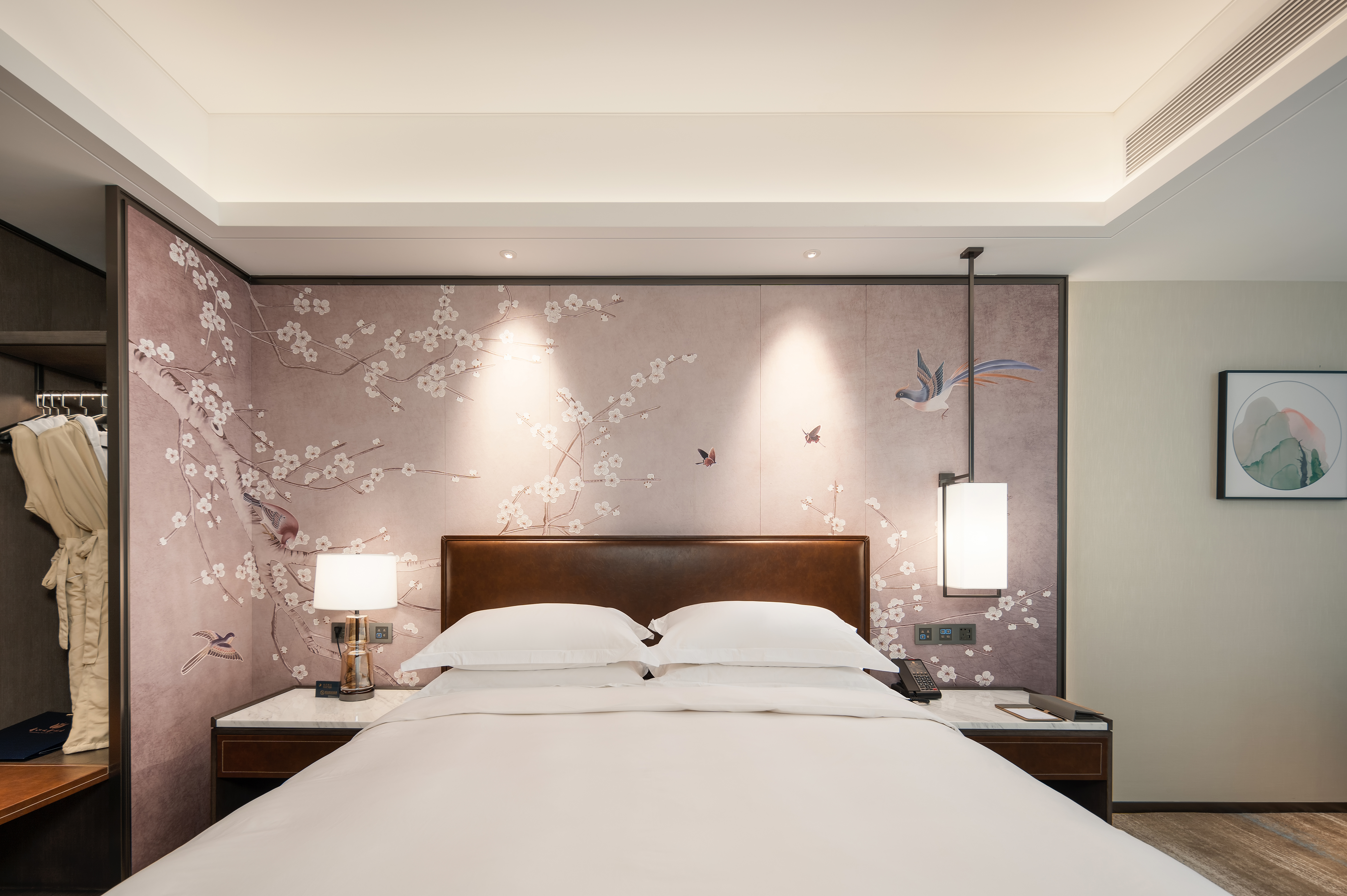 凌空.城景高级大床房（智能客控+品质床品+电视投屏）