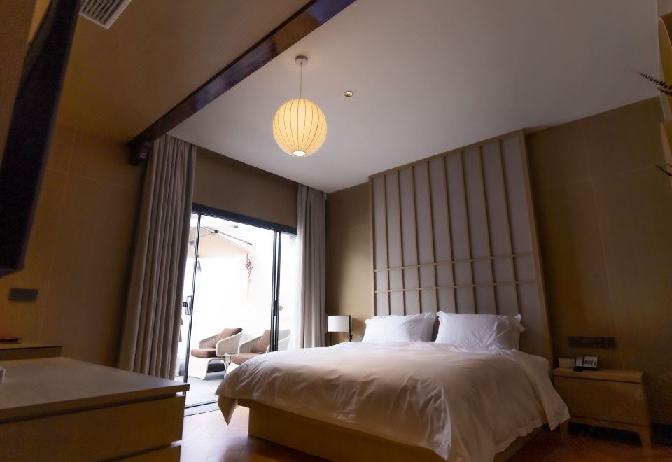 Smart Garden Double Bed Room With Outdoor SPA Pool, Derucci Mattress, And Smart Toilet