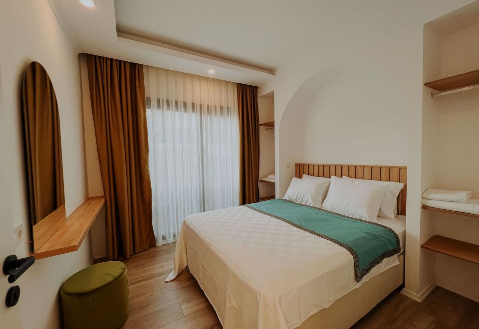 标准阳台三人房（公共衞浴）