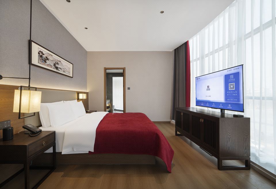 仕居精緻大床房（環景玻璃+乾濕分離+投屏電視）