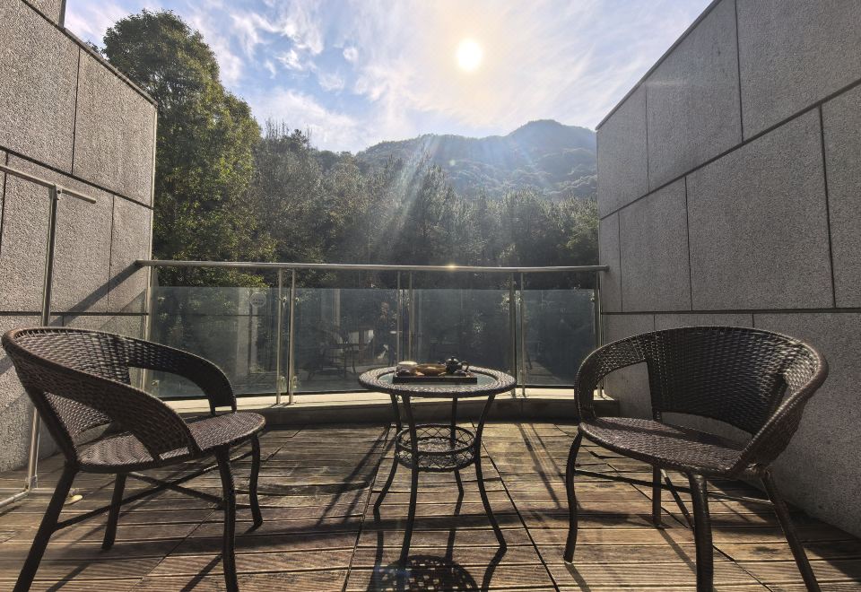 豪華山景陽台雙床房