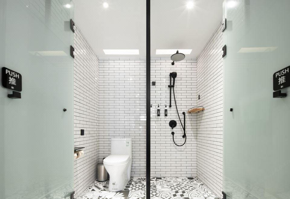 豪華大床房（落地窗+Acca Kappa洗護用品+智能投屏）