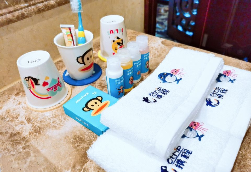 Howard Johnson Paragon Hotel BeijingThemed Family Friendly Suite