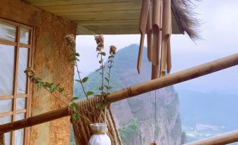 Longnan Huaqiqi Cliff Homestay