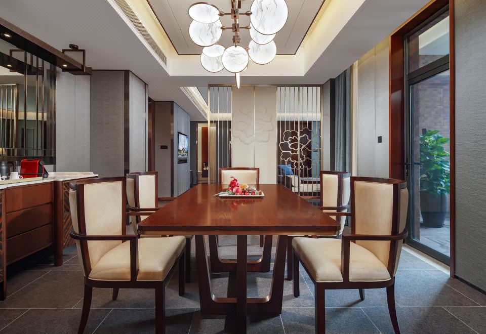 豪华商务景观套房