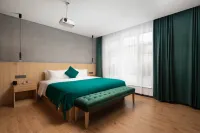 Pineapple Honey Resort B&B (Beihai Yintan Branch)