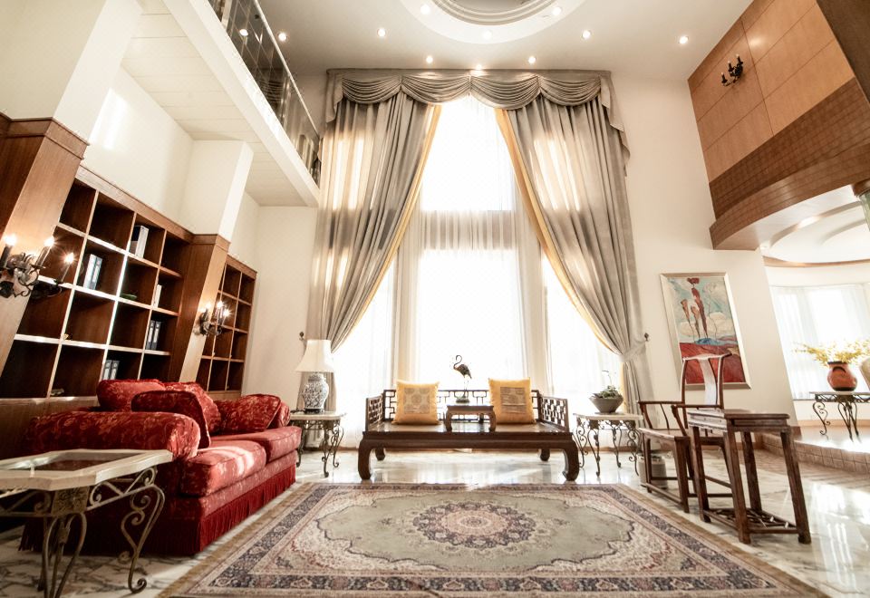 白宫（私人KTV+泳池+独立厨衞+汤泉泡池）