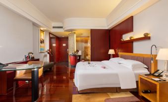 Zhuhai Charming Holiday Hotel (Gongbei Port High Speed Rail Station Store) - Housity