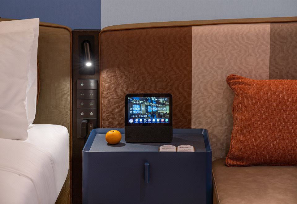 月若流金豪华大床房【智能客控+舒压助眠+电视投屏】