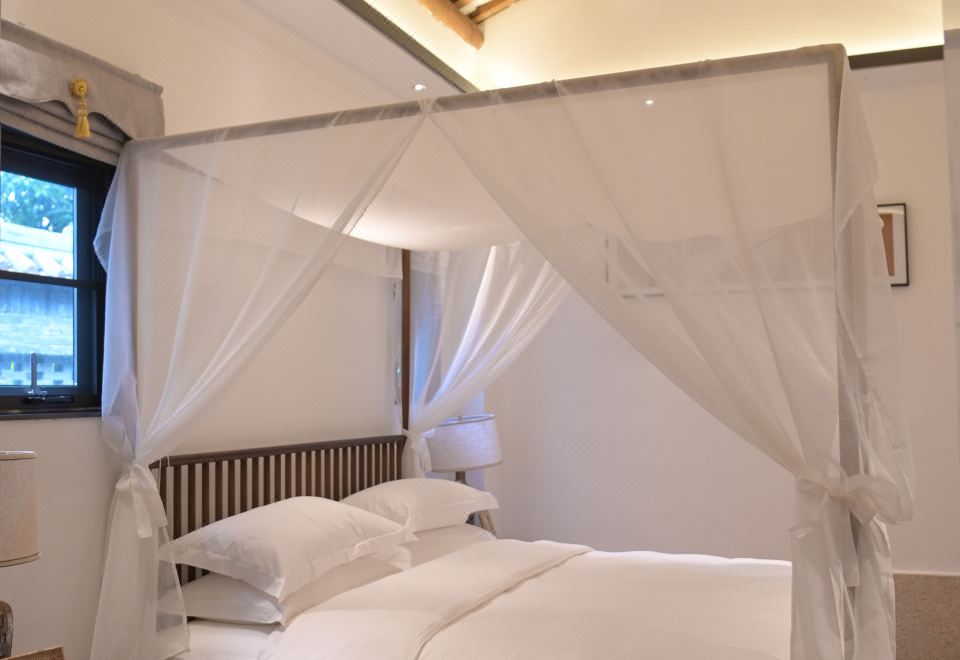 Floral Hotel·Yinlu hotel  (Huitong Ancient Village Shop, Tangjiawan Town, Zhuhai)Qin Fang Yuan Double Bed Room