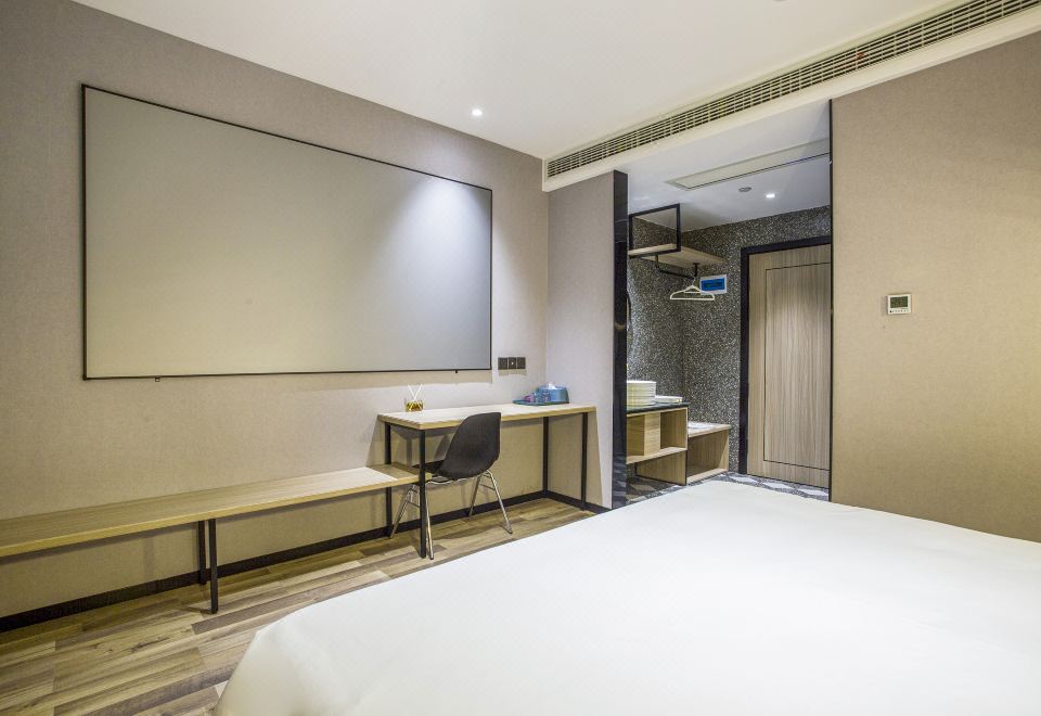 智能巨幕梦幻灯光房