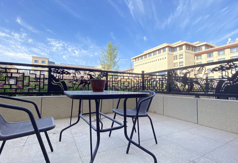 豪華庭院大床房