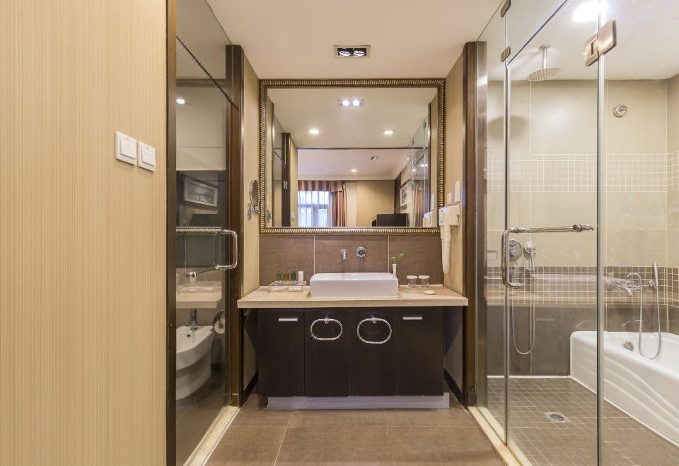 行政家庭大床间（大床，带梳化床）