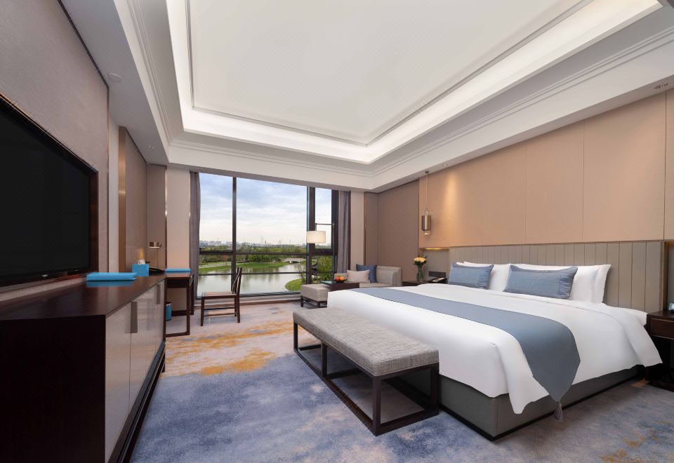 玉蘭苑豪華湖景大床房