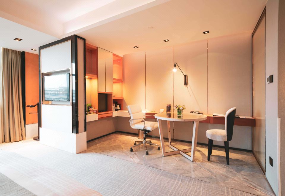 Ramada Plaza Shanghai Pudong AirportBusiness Double Room