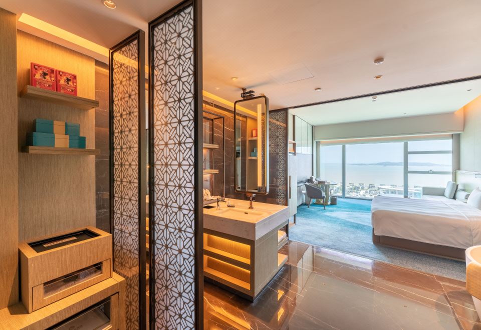 行政海景大床房（180度全落地窗看海景日出）