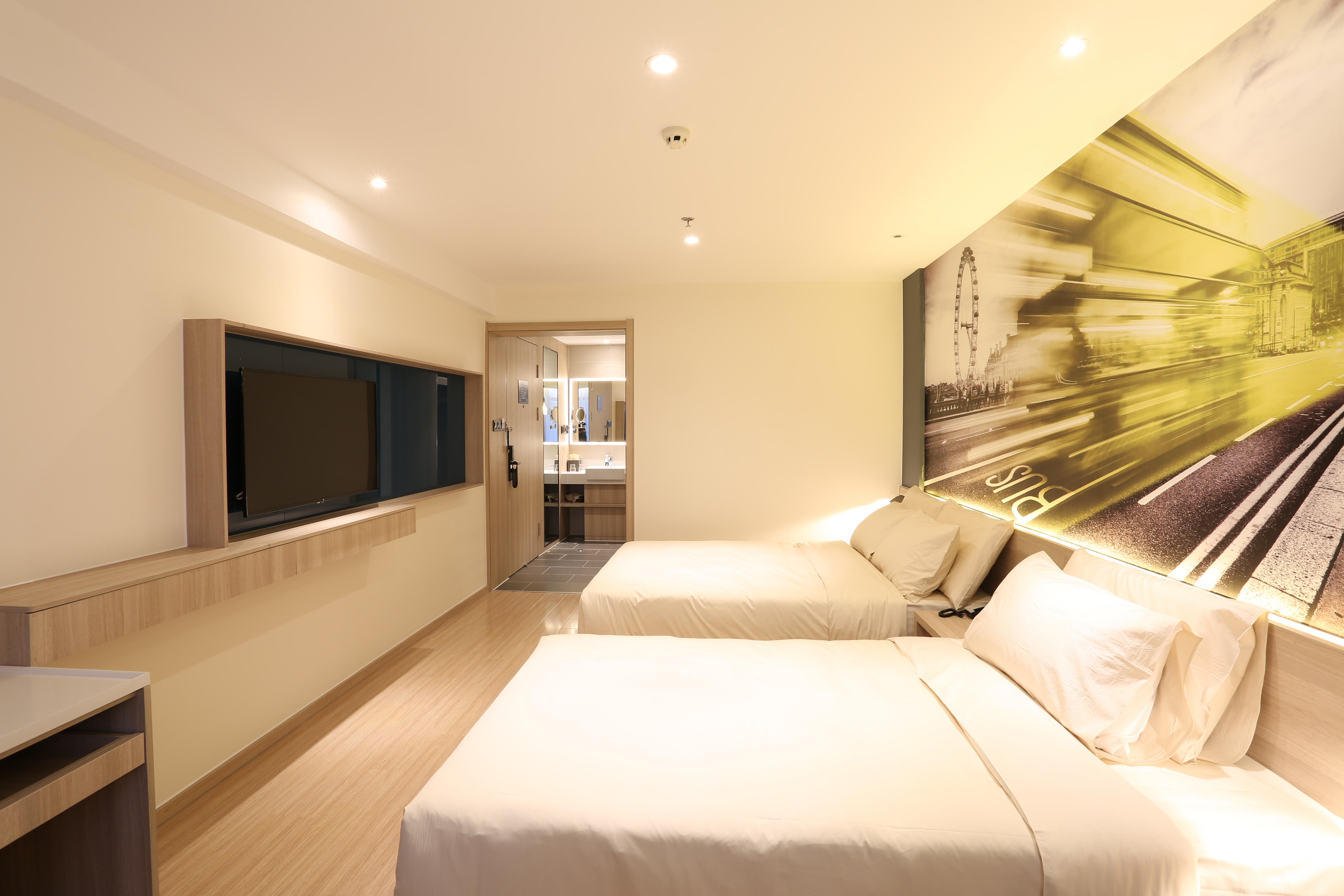 標準家庭房（手機投屏+高速吹風機）