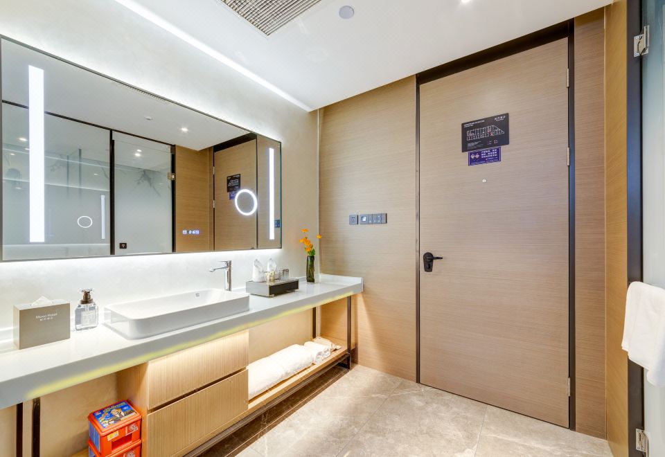 悦享静谧大床房（梦百合零压床垫+智能客控+无痕投屏）