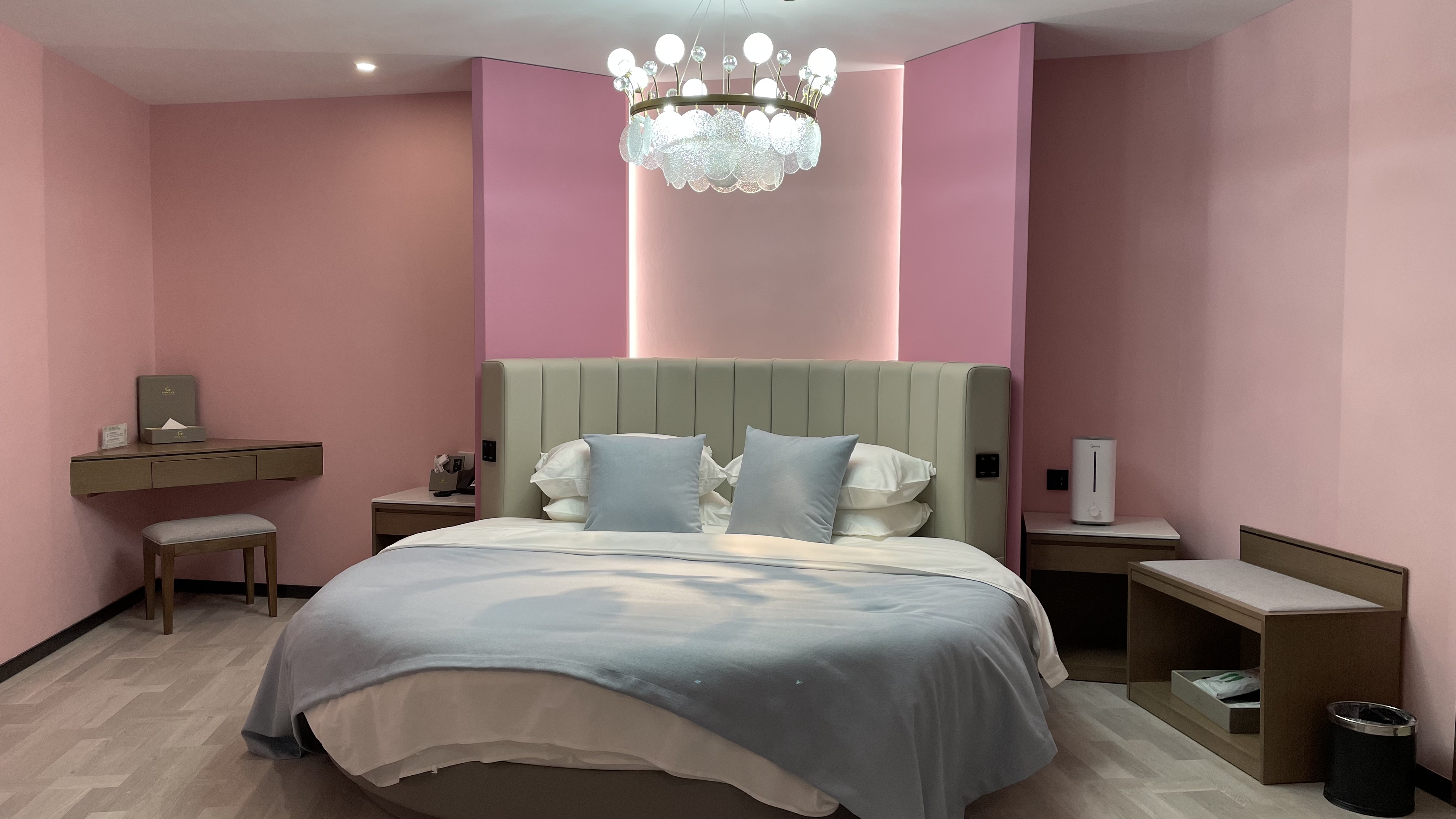 浪漫圆床房（智能语音）