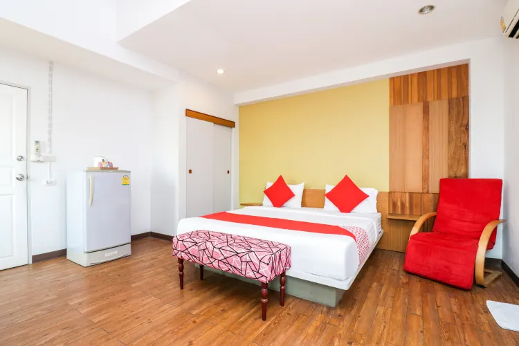 ห้องดีลักซ์ เตียงใหญ่ 1 เตียง