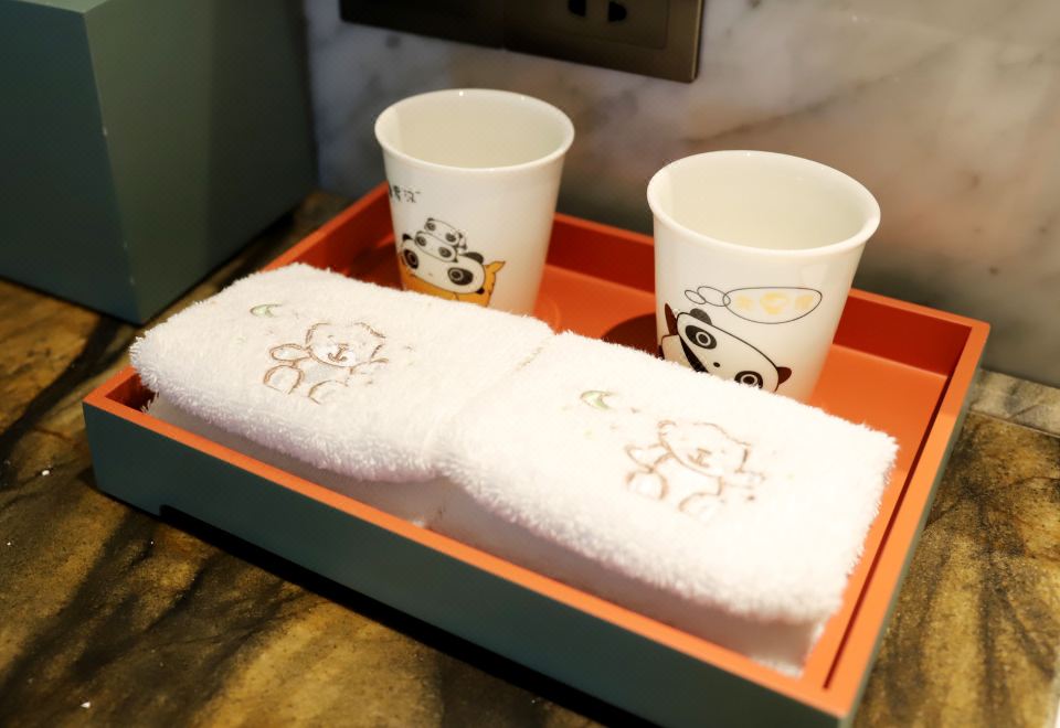 桃源熊貓開間套房（熊貓玩偶+小童滑滑梯+益智玩具）