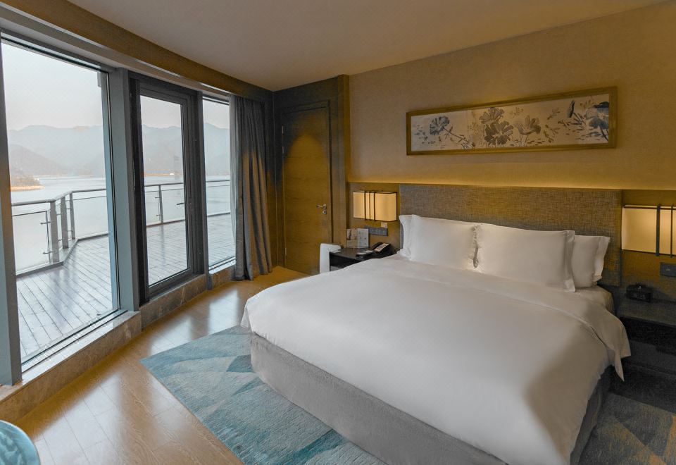 船长套房（超大床+湖景带客厅露台）