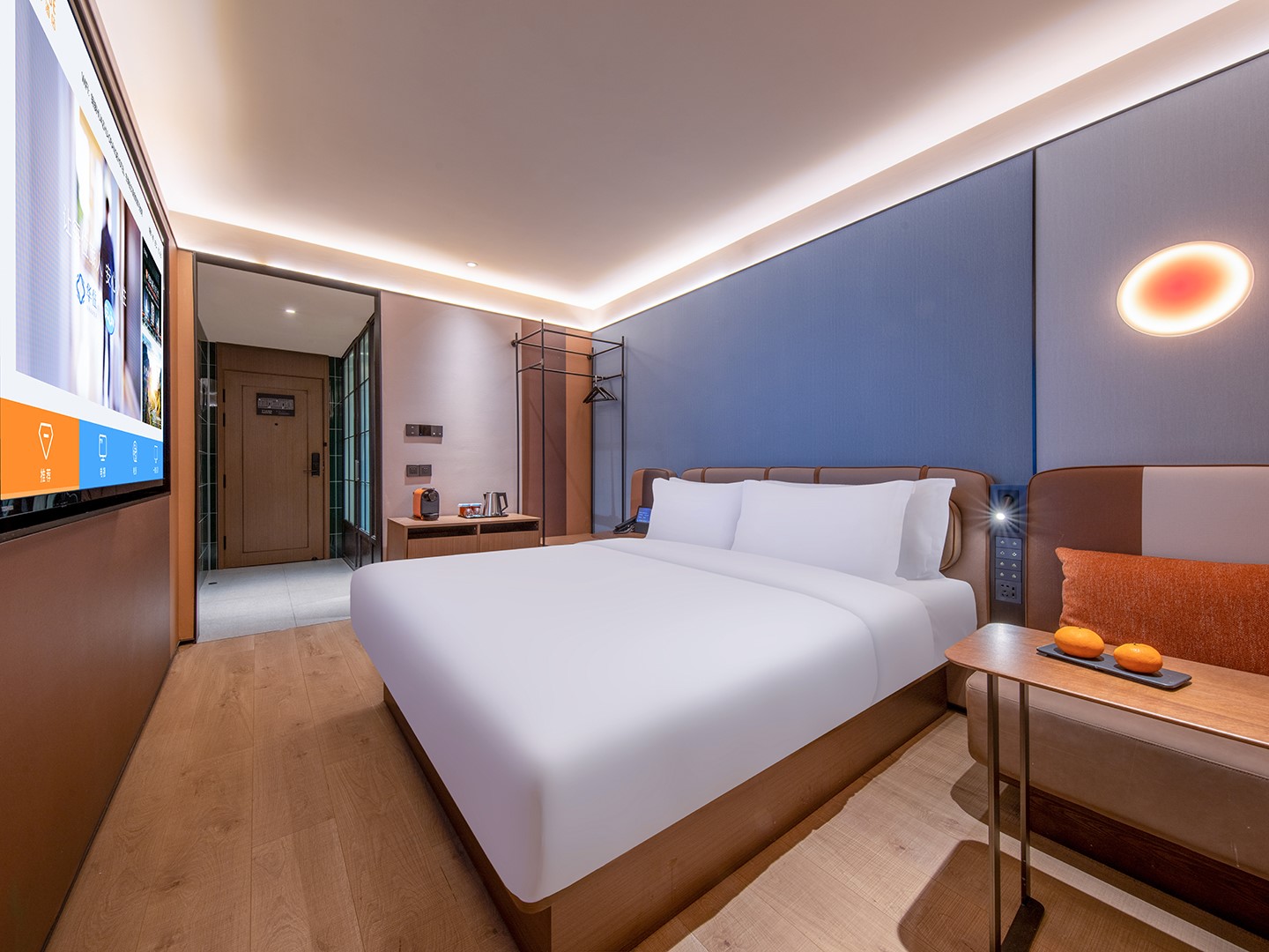 加州豪华大床房（智能客控+电视投屏+小冰箱）