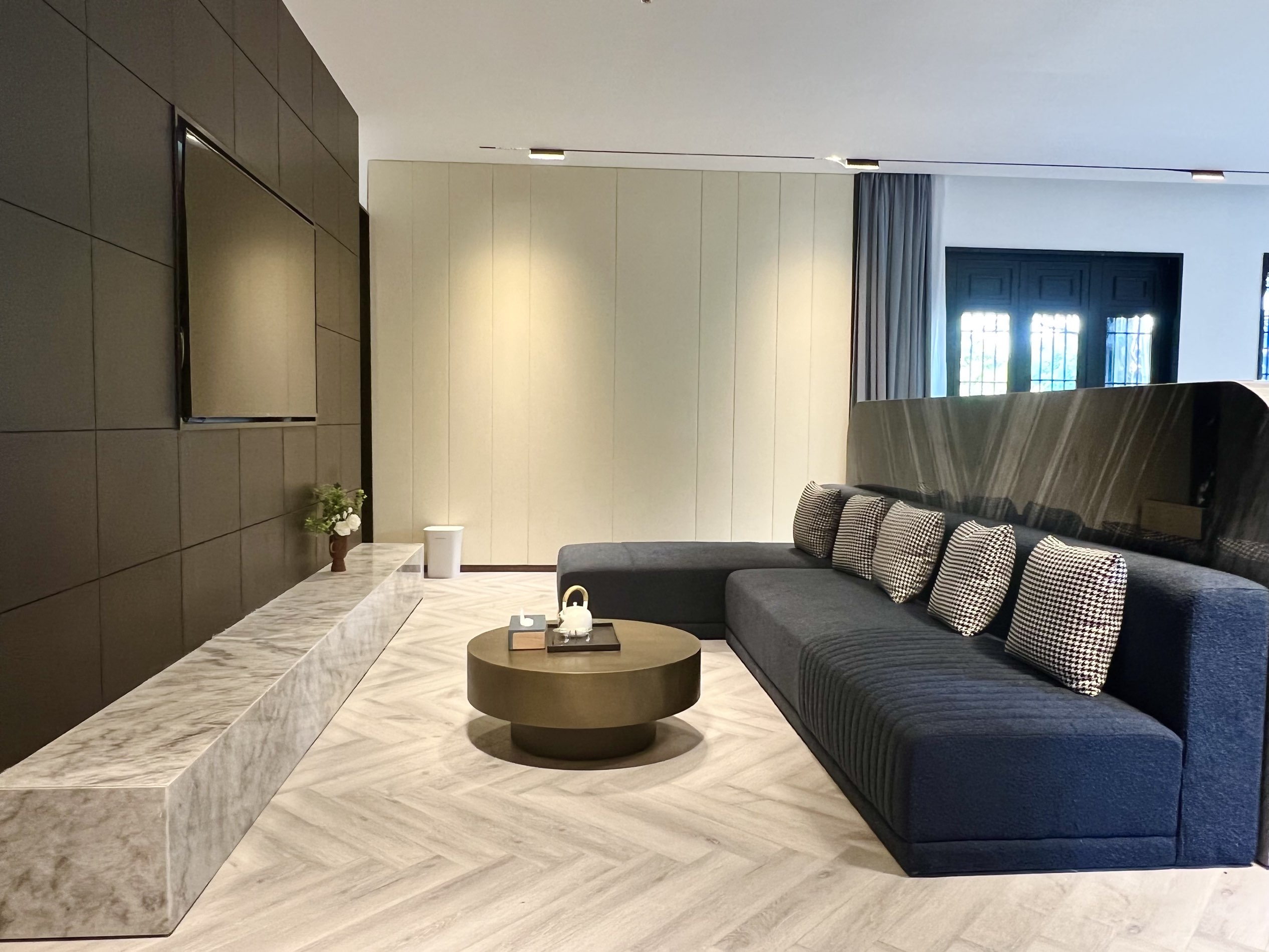 豪华河景泡池套房