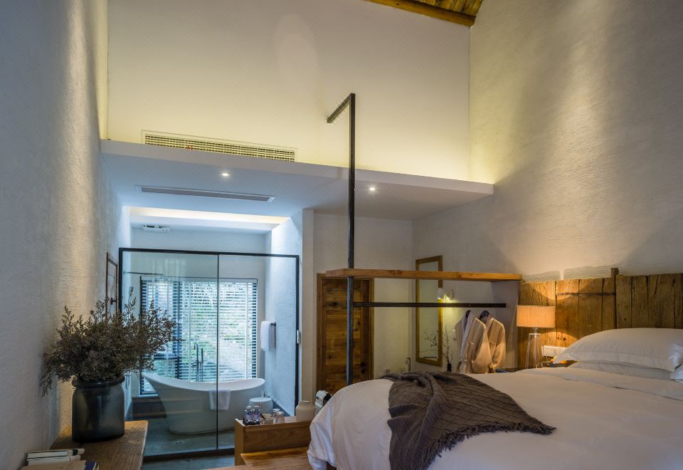 Guestroom - 7-Person Occupancy (Whole building)