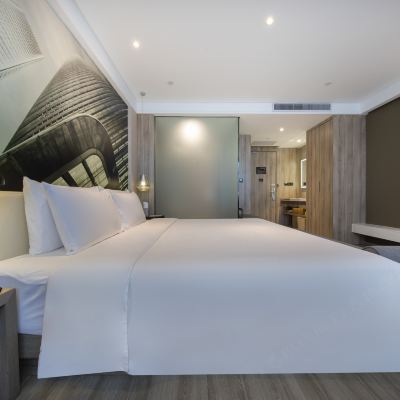 幾木大床房-迷你吧尊享 深圳南山易車亞朵汽車概念酒店優惠