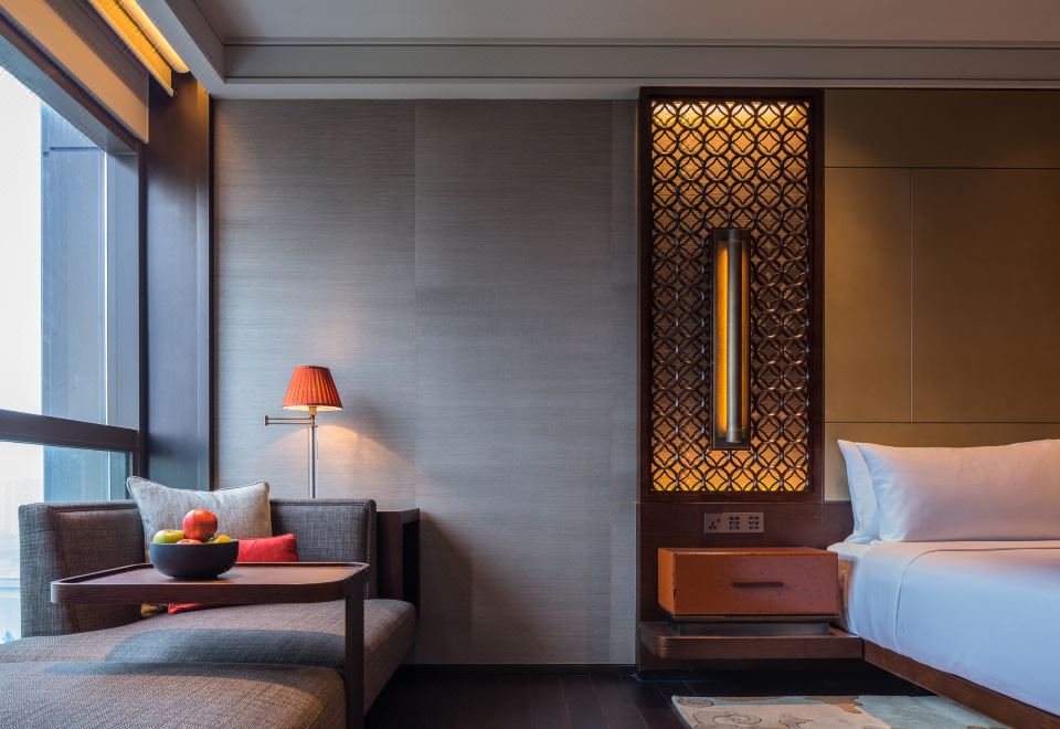 豪華園景客房-特大床