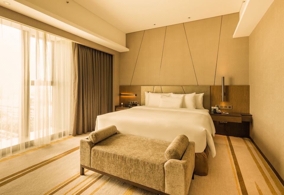 Radisson Blu Shanghai Pudong JinqiaoDeluxe Connecting Suite