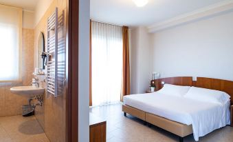 Hotel Meridiano - Housity